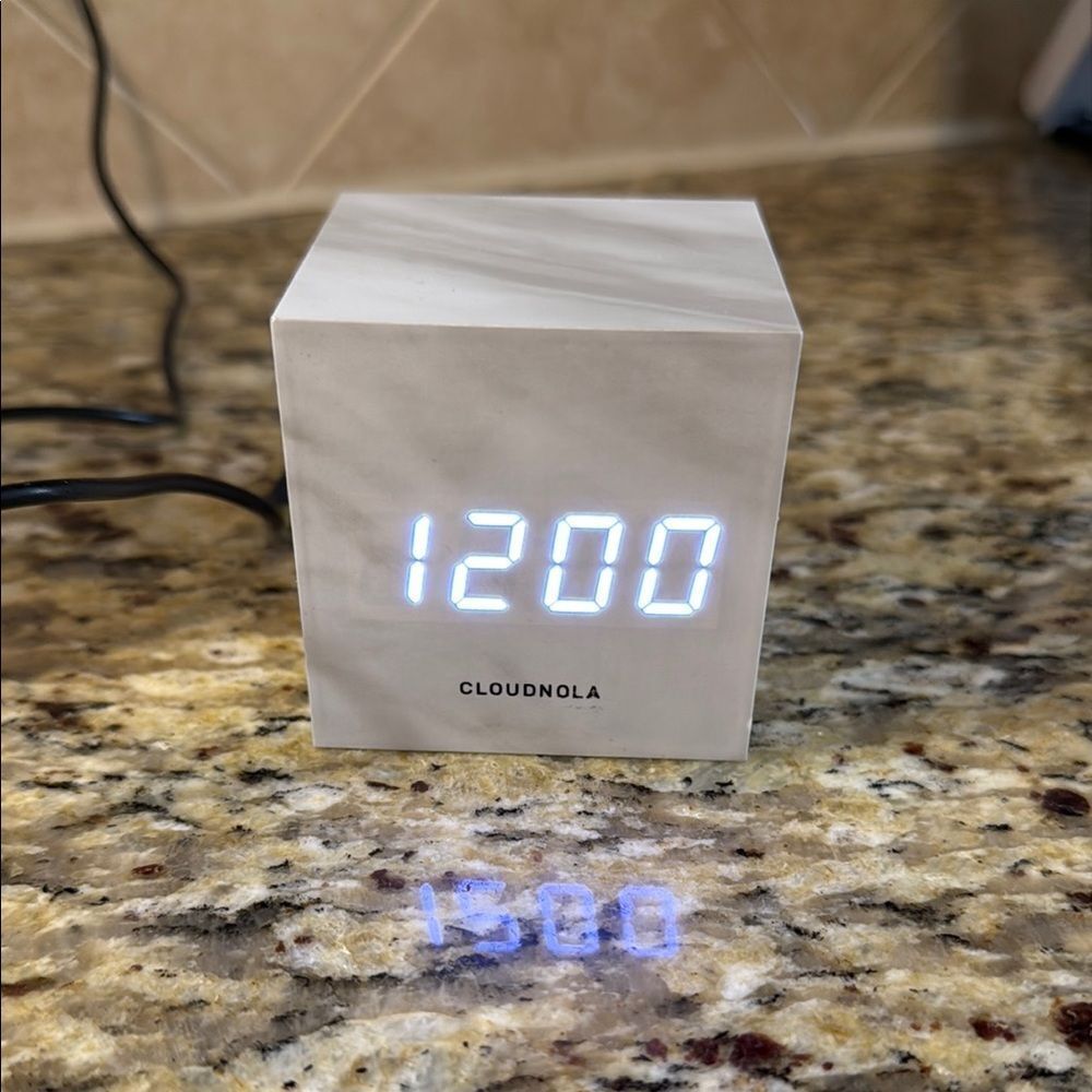 Cloudnola White LED Cube Clock